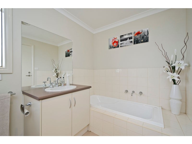 6 East Cornhill Drive, Point Cook VIC 3030