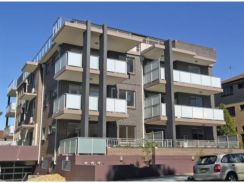 74-76 Hampton Court Rd, Carlton NSW 2218