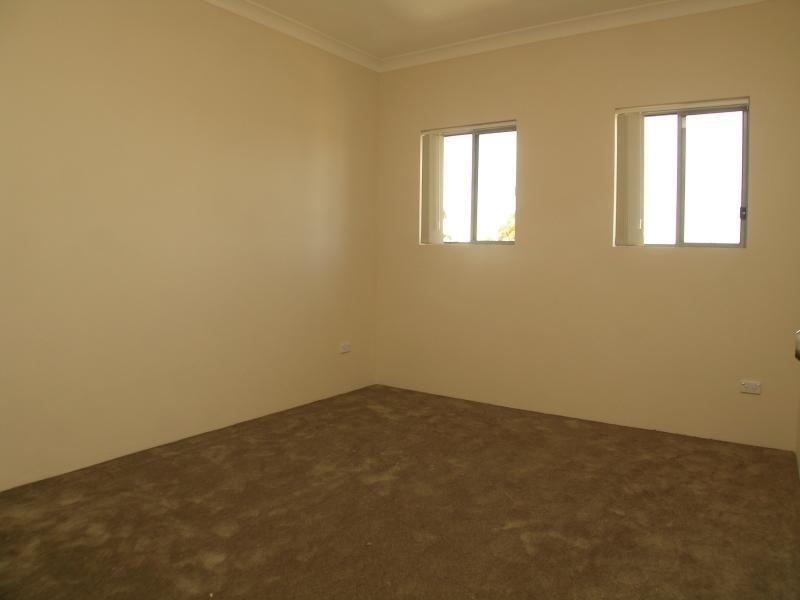 74-76 Hampton Court Rd, Carlton NSW 2218