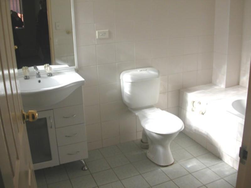 10 Short Road, Riverwood NSW 2210