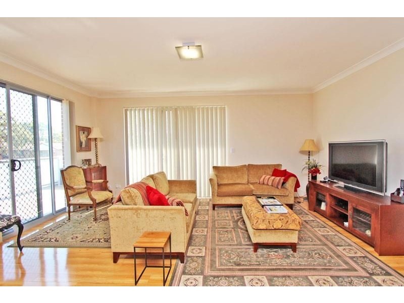 10/68 Hampton Court Road, Carlton NSW 2218