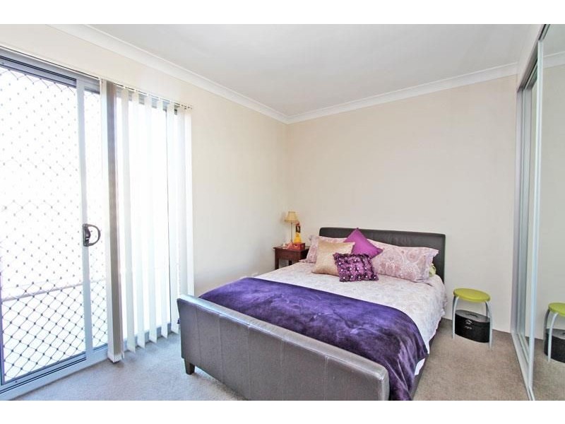 10/68 Hampton Court Road, Carlton NSW 2218