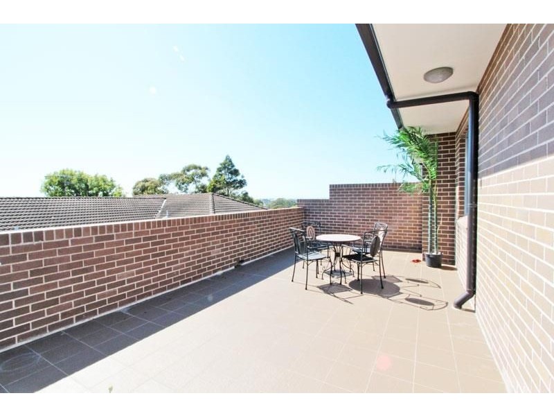 10/68 Hampton Court Road, Carlton NSW 2218