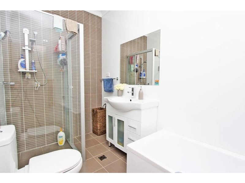 10/68 Hampton Court Road, Carlton NSW 2218