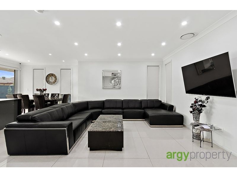 6 Isa Place, Cartwright NSW 2168