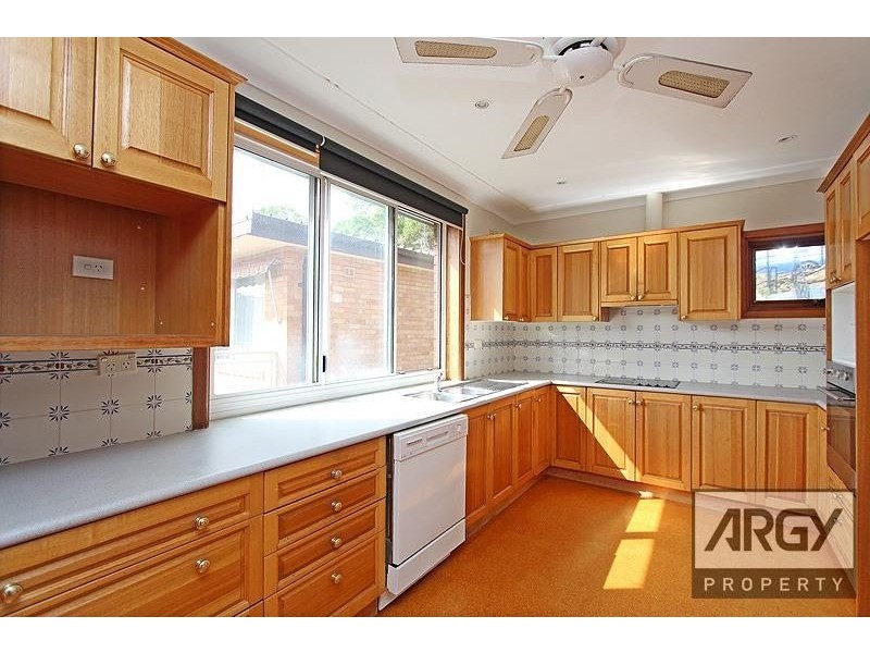 4 Dinjerra Crescent, Oatley NSW 2223