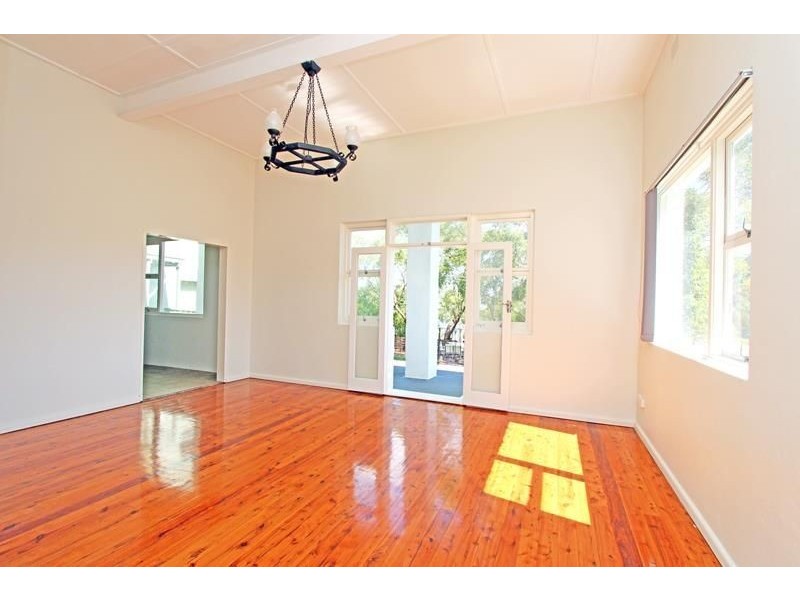 4 Dinjerra Crescent, Oatley NSW 2223