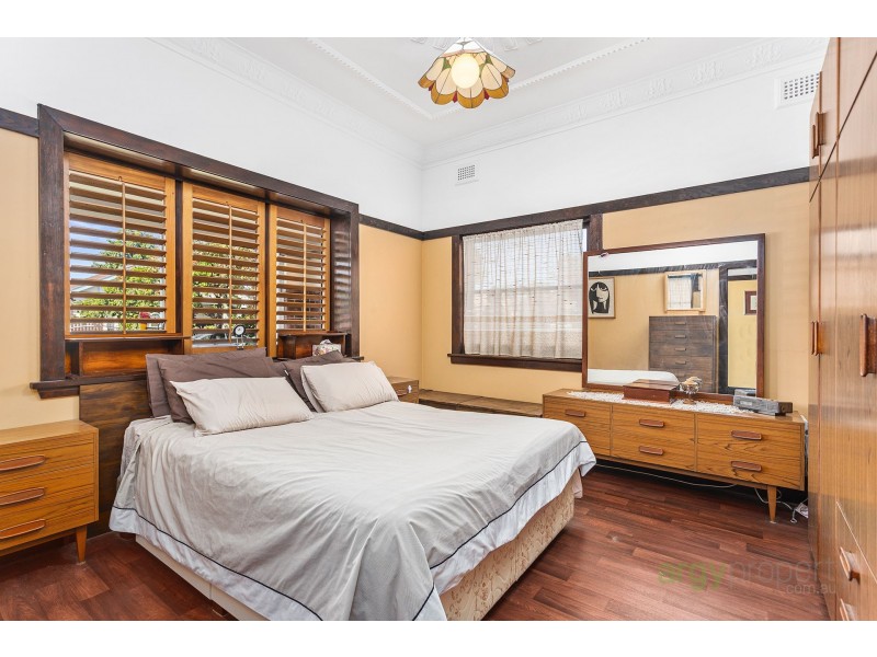 25 Prince Edward St, Carlton NSW 2218
