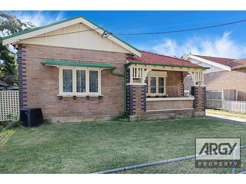 35 Hampton Court Road, Carlton NSW 2218