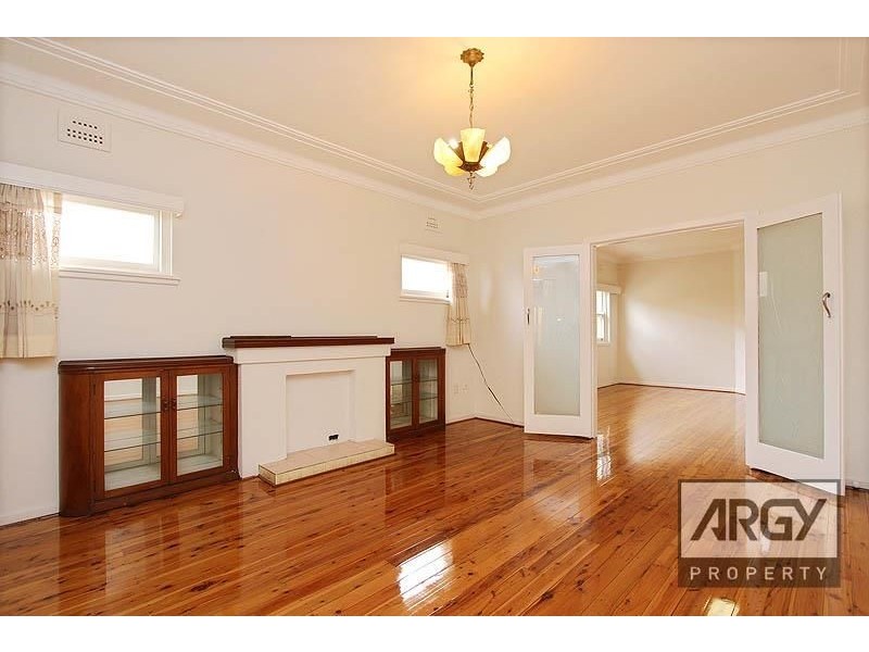 18 Hillpine Avenue, Kogarah NSW 2217