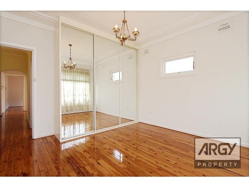 18 Hillpine Avenue, Kogarah NSW 2217