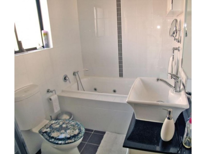 4/15 Larkhill Avenue, Riverwood NSW 2210