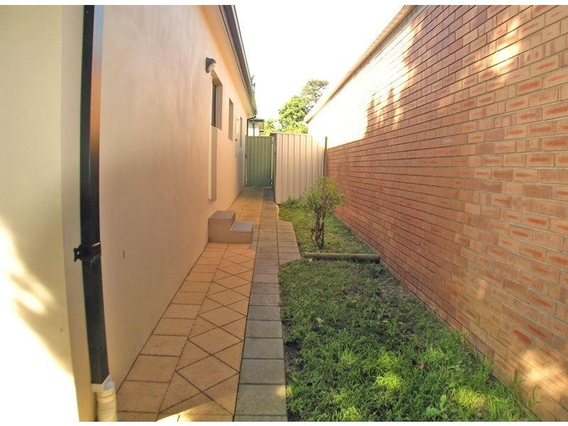 4/15 Larkhill Avenue, Riverwood NSW 2210