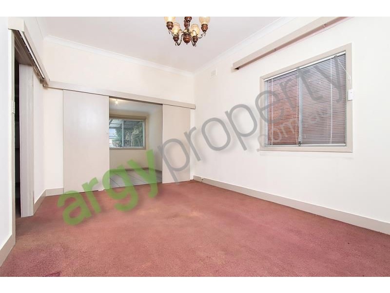 8 Rocky Point Rd, Kogarah NSW 2217