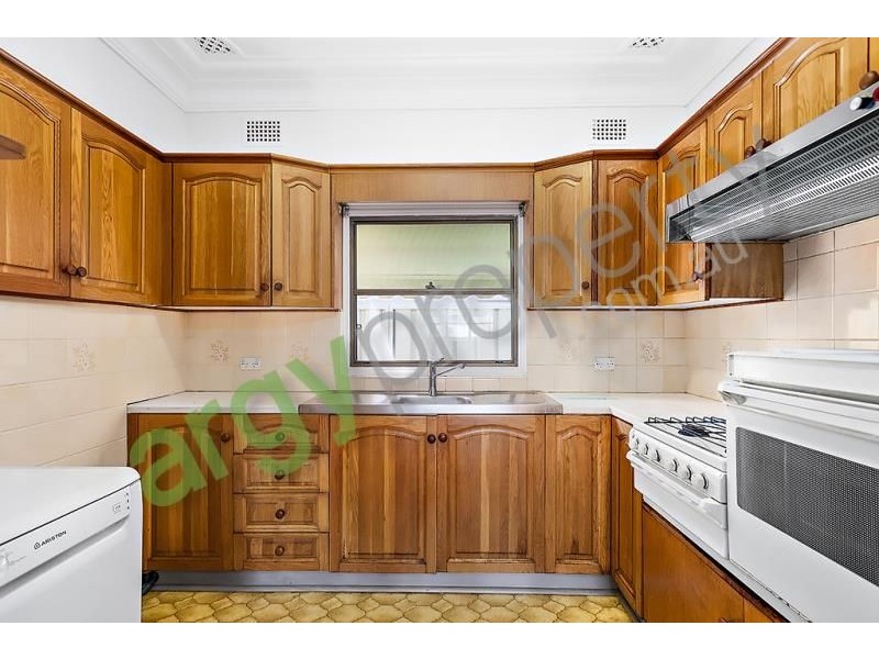 5 Ecole Street, Carlton NSW 2218