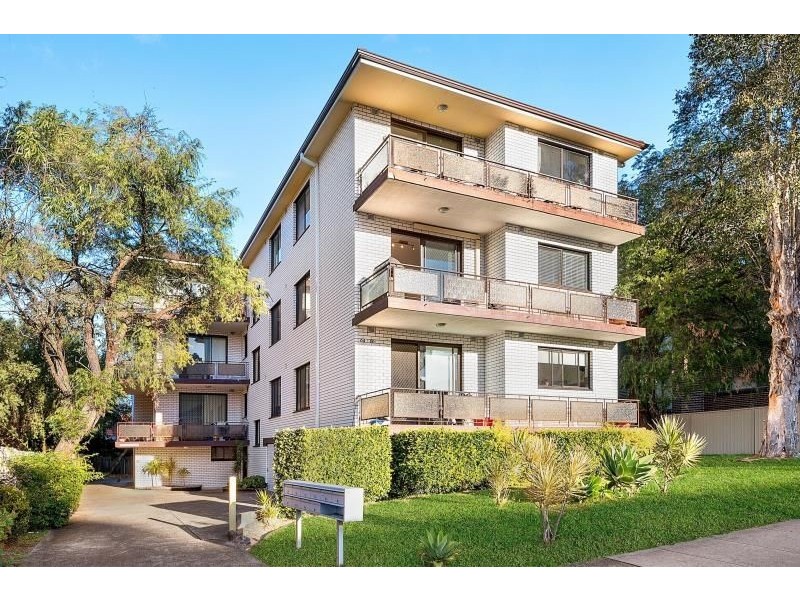 9/64 Hampton Court Rd, Carlton NSW 2218