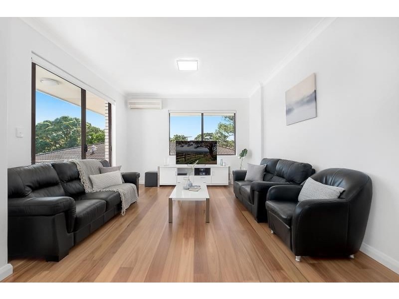 9/64 Hampton Court Rd, Carlton NSW 2218