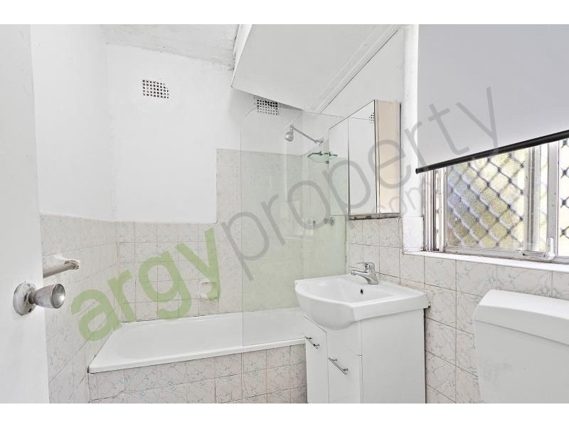 1/18 Nicoll Street, Roselands NSW 2196