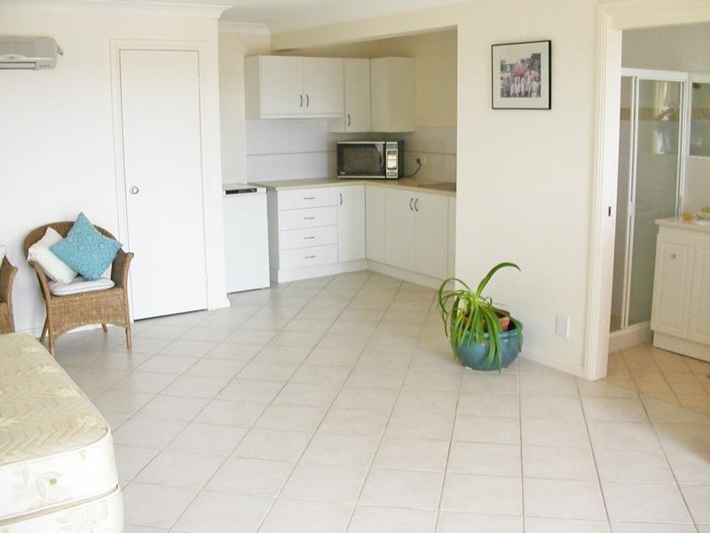 2 Griffin Parade, Illawong NSW 2234