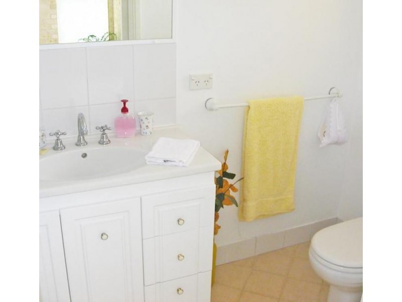 2 Griffin Parade, Illawong NSW 2234