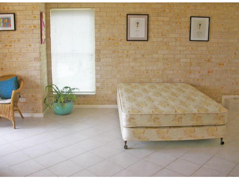 2 Griffin Parade, Illawong NSW 2234