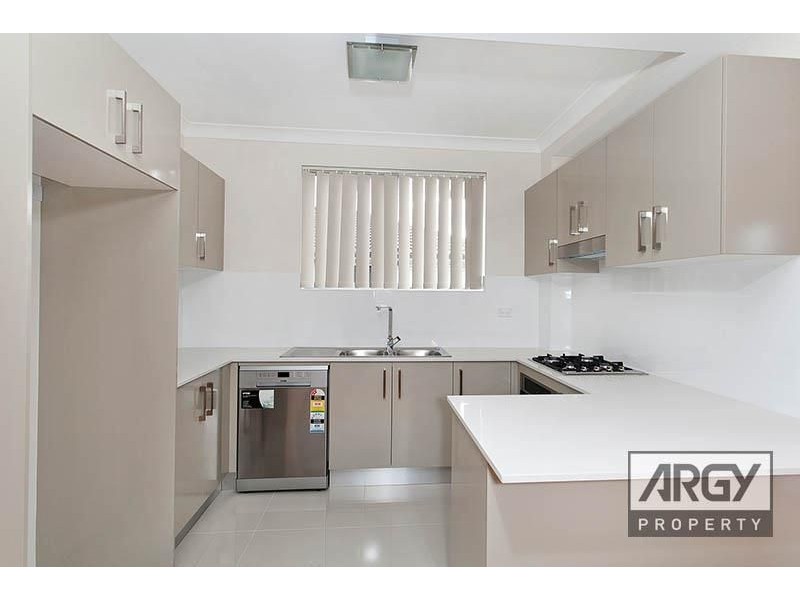 8/68-70 Hampton Court Road, Carlton NSW 2218