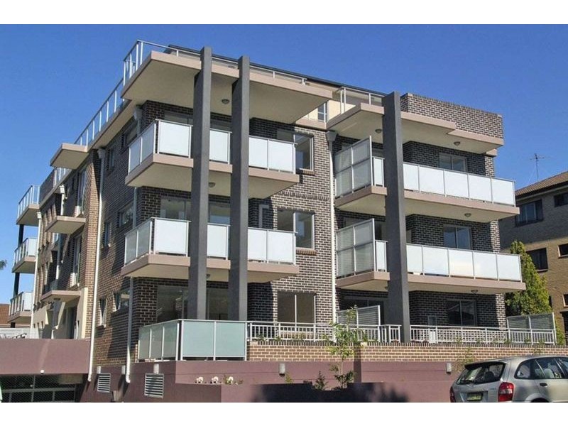 10/74-76 Hampton Court Road, Carlton NSW 2218
