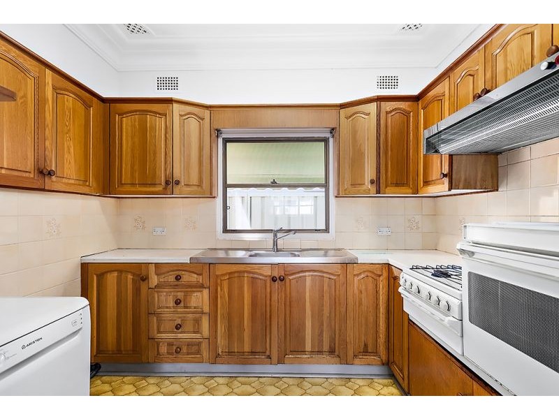 5 Ecole Street, Carlton NSW 2218