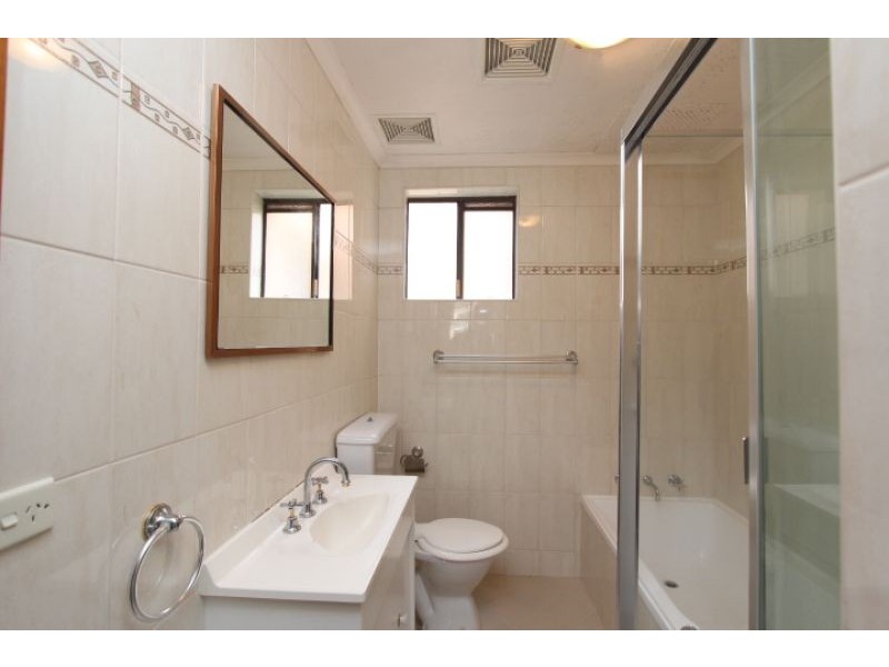 3/36 Hampton Court Road, Carlton NSW 2218