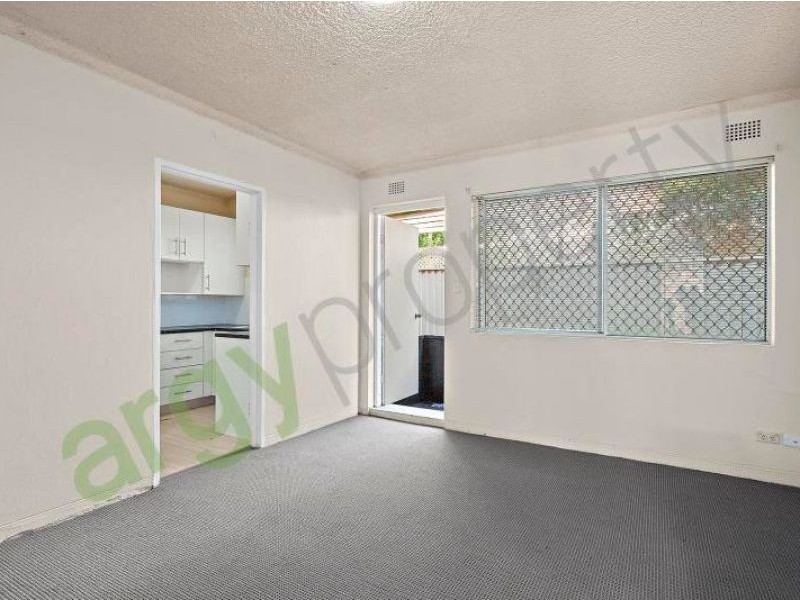 2/18 Nicoll Street, Roselands NSW 2196