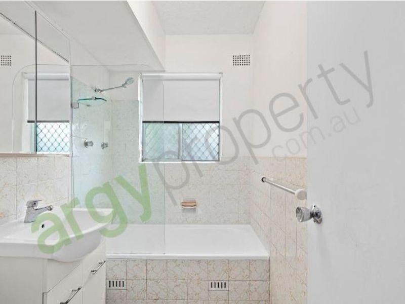 2/18 Nicoll Street, Roselands NSW 2196