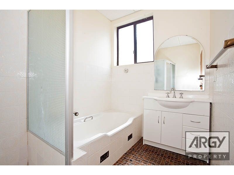 9/16 Hampton Court Road, Carlton NSW 2218