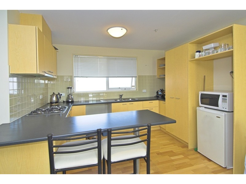 21/1 Gatehouse Drive, Kensington VIC 3031