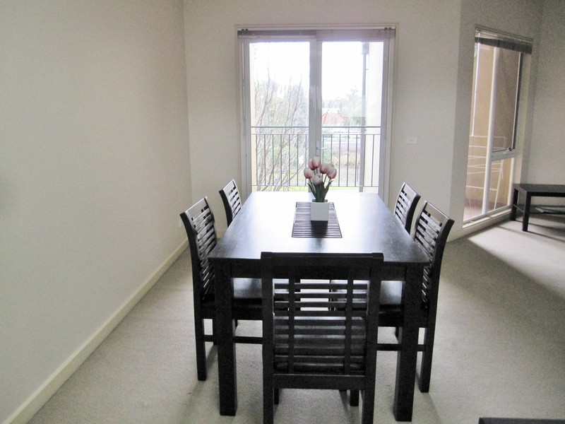 21/1 Gatehouse Drive, Kensington VIC 3031