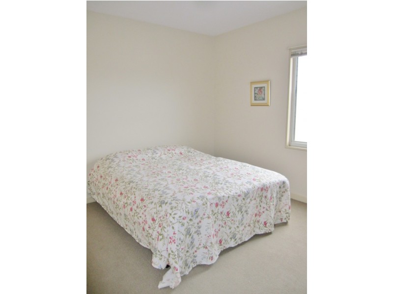 21/1 Gatehouse Drive, Kensington VIC 3031