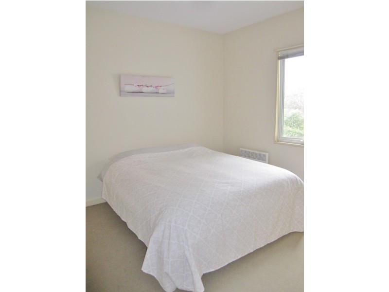 21/1 Gatehouse Drive, Kensington VIC 3031