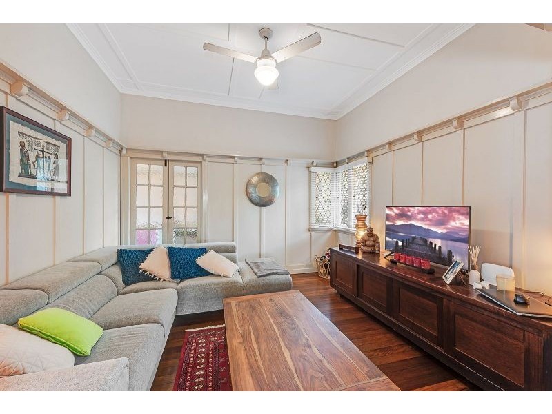 16 Anzac Avenue, Sandgate QLD 4017