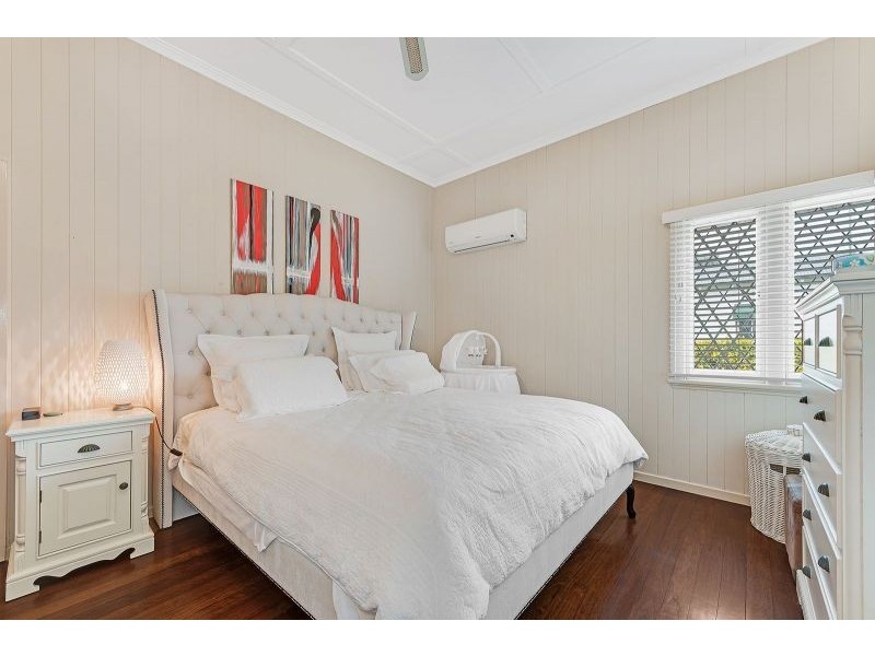 16 Anzac Avenue, Sandgate QLD 4017