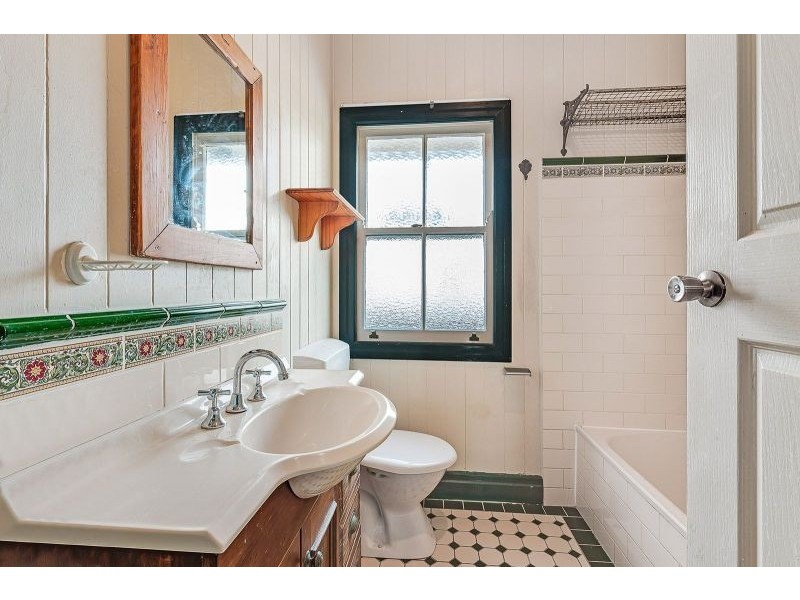 16 Anzac Avenue, Sandgate QLD 4017