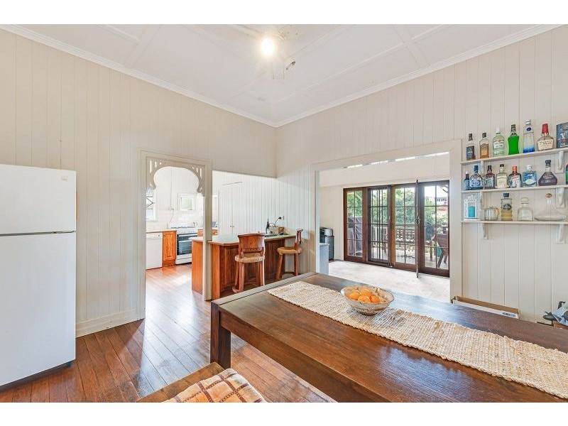 16 Anzac Avenue, Sandgate QLD 4017