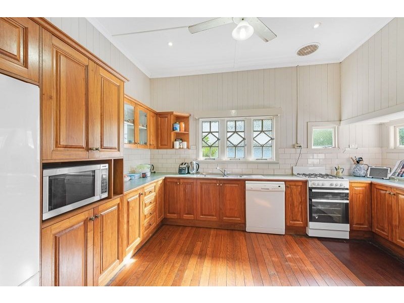 16 Anzac Avenue, Sandgate QLD 4017