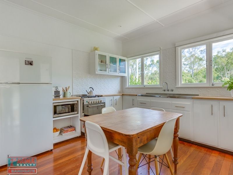 129 Hoskins Street, Sandgate QLD 4017