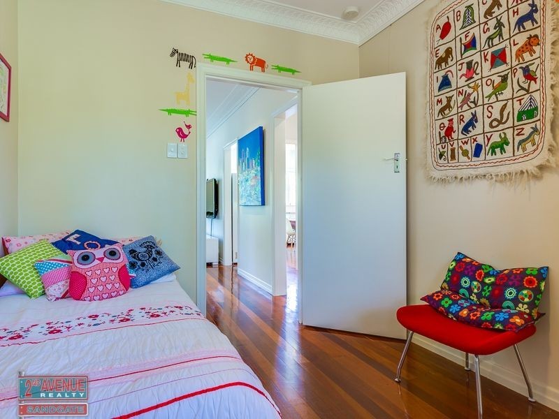 129 Hoskins Street, Sandgate QLD 4017