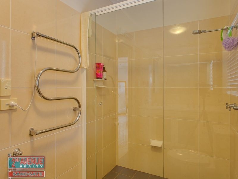 33 Nash Street, Sandgate QLD 4017