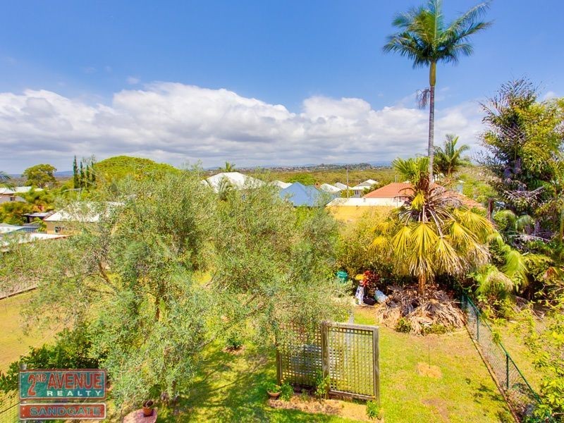 33 Nash Street, Sandgate QLD 4017