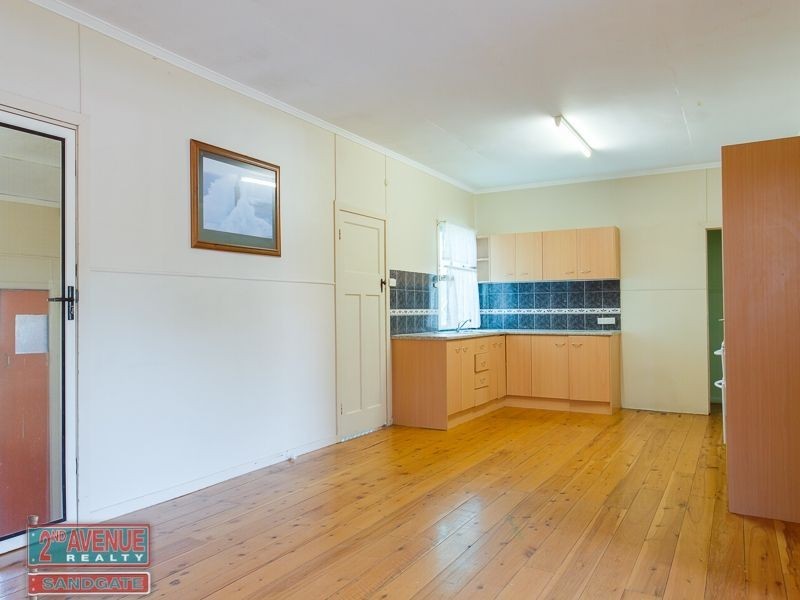 11 Station Road, Deagon QLD 4017