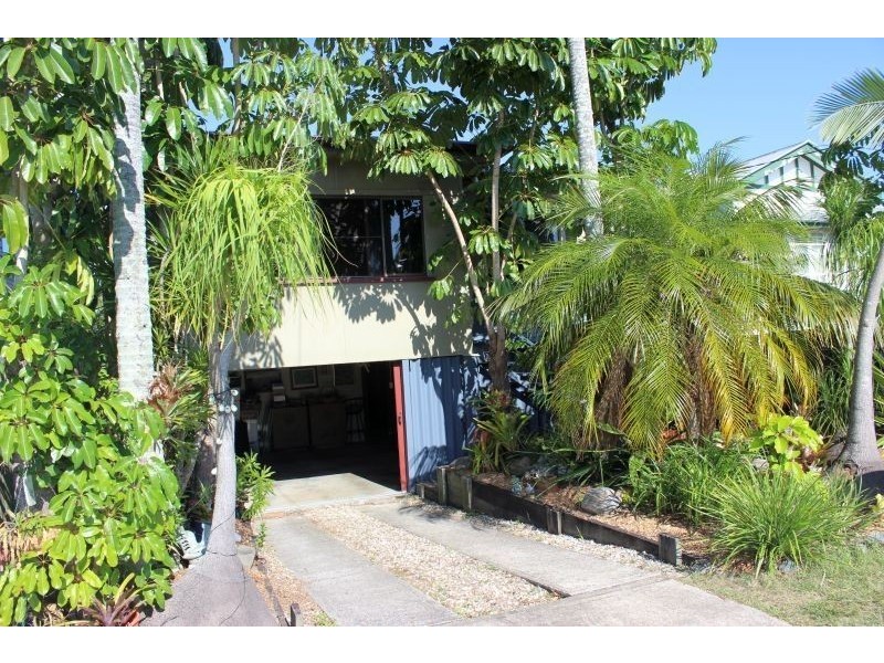 25 Nash Street, Sandgate QLD 4017