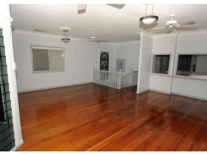 10 Signal Row, Shorncliffe QLD 4017