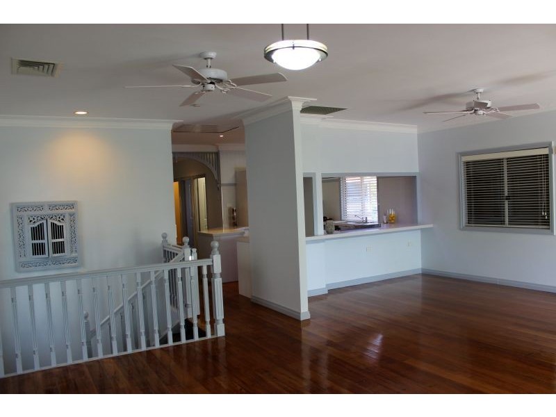10 Signal Row, Shorncliffe QLD 4017