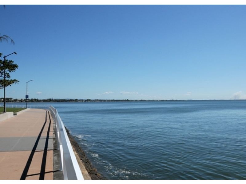 10 Signal Row, Shorncliffe QLD 4017
